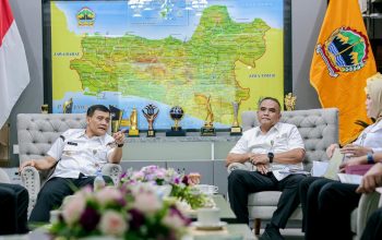 Gubernur Ahmad Luthfi memimpin rapat koordinasi pematangan Program Genteng Jawa Tengah, Rabu, 7 Oktober 2026 (foto: Pemprov Jateng)