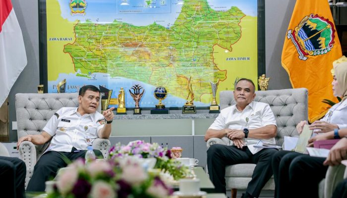 Gubernur Ahmad Luthfi Matangkan Program Gentengisasi, Serap 1,1 Juta Genteng IKM Jateng