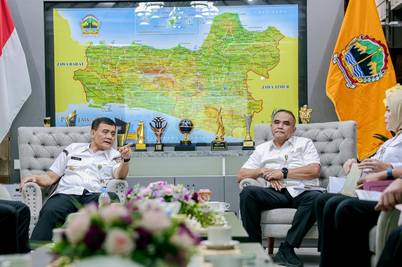 Gubernur Ahmad Luthfi memimpin rapat koordinasi pematangan Program Genteng Jawa Tengah, Rabu, 7 Oktober 2026 (foto: Pemprov Jateng)