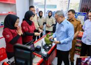 Menko Pangan Zulkifli Hasan Bersama Gubernur Jateng Ahmad Luthfi saat mengunjungi KDKMP di Sukoharjo Selasa 13 Oktober 2026 (foto: Pemprov Jateng)