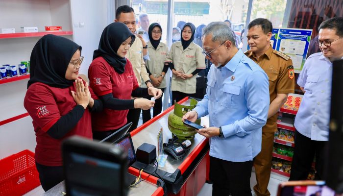 Dorong Operasional 3.096 KDKMP, Menko Pangan dan Gubernur Jateng Tinjau Sukoharjo