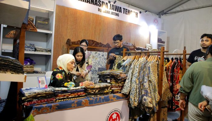 Jumlah Pembatik Anjlok 40 Persen, Ketua Dekranasda Jateng Nawal Arawah Yasin Dorong Regenerasi Anak Muda