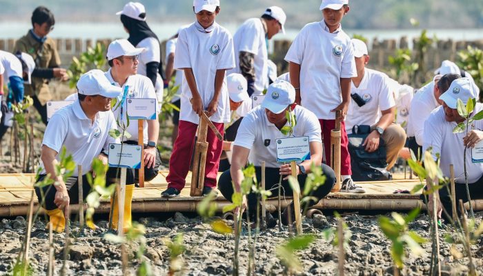 Atasi Rob Demak, Menko AHY dan Gubernur Luthfi Uji Inovasi HexBricks hingga Giant Sea Wall
