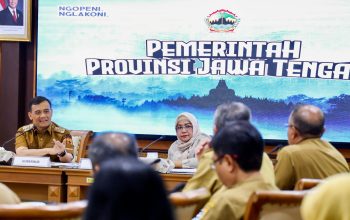 Gubernur Jawa Tengah Ahmad Luthfi saat memimpin rapat koordinasi pengembalian sertifikat tanah petani bersama pengurus HKTI di Kantor Gubernur Jateng (foto: Pemprov Jateng)