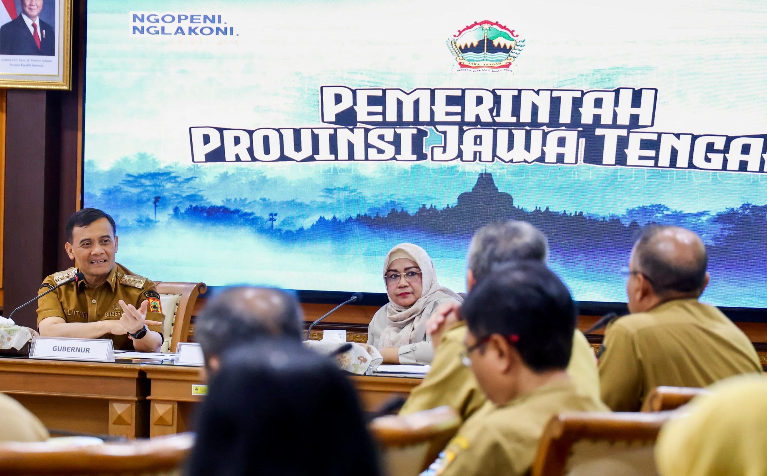 Gubernur Jawa Tengah Ahmad Luthfi saat memimpin rapat koordinasi pengembalian sertifikat tanah petani bersama pengurus HKTI di Kantor Gubernur Jateng (foto: Pemprov Jateng)