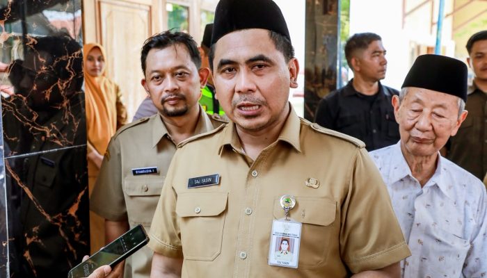 Sidak Kantor Desa di Pemalang, Wagub Gus Yasin Bongkar Anomali Data Penerima Bansos dalam DTSEN
