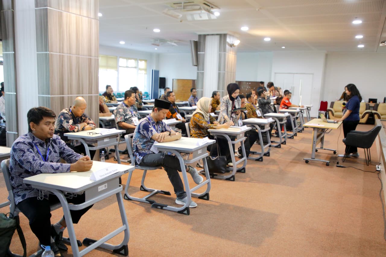 Calon anggota Komisi Informasi (KI) Jawa Tengah mengikuti tahapan psikotes di Fakultas Psikologi Undip, Semarang, Kamis (22/10/2026). (Foto: Pemprov Jateng)