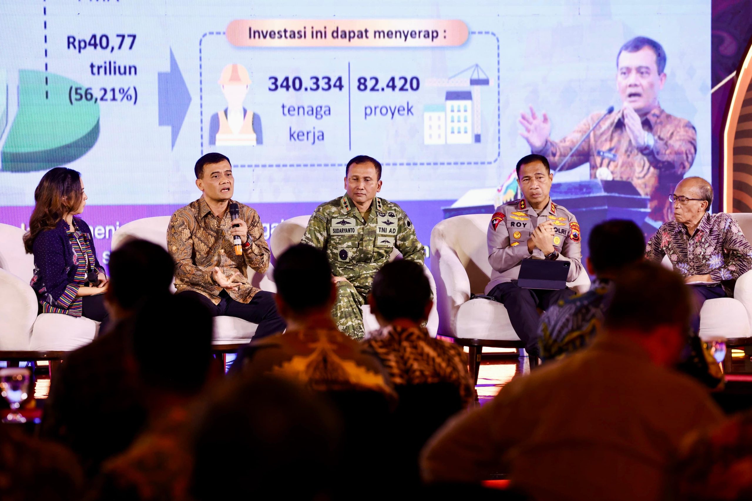 Gubernur Ahmad Luthfi memberikan sambutan dalam Forum Investasi Jawa Tengah di KEK Industropolis Batang, Jumat (23/10/2026). (Foto: Dok. Humas Pemprov Jateng)