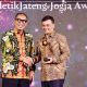 Gubernur Ahmad Luthfi menerima penghargaan Figur Akselerator Kemajuan dalam acara detikJateng-Jogja Awards 2026 di KEK Industropolis Batang, Jumat (23/10/2026). (Foto: Dok. Humas Pemprov Jateng)