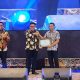 Wali Kota Salatiga Robby Hernawan dan Dirut PDAM Imron Cahyadi meresmikan logo baru serta Aplikasi SIGAP di Salatiga, Senin (26/10/2026). (Foto: PDAM Salatiga)