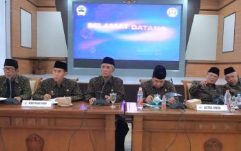Iwan Leksono (paling kiri) saat memimpin Rakerda DHD BPK 45 Jateng.